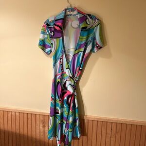 Tracy Negoshian, short sleeve wrap dress, size S, Blues, greens, purple, pink